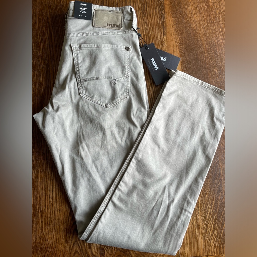 NWT- Mavi “Matt” relaxed straight leg pant 29x34